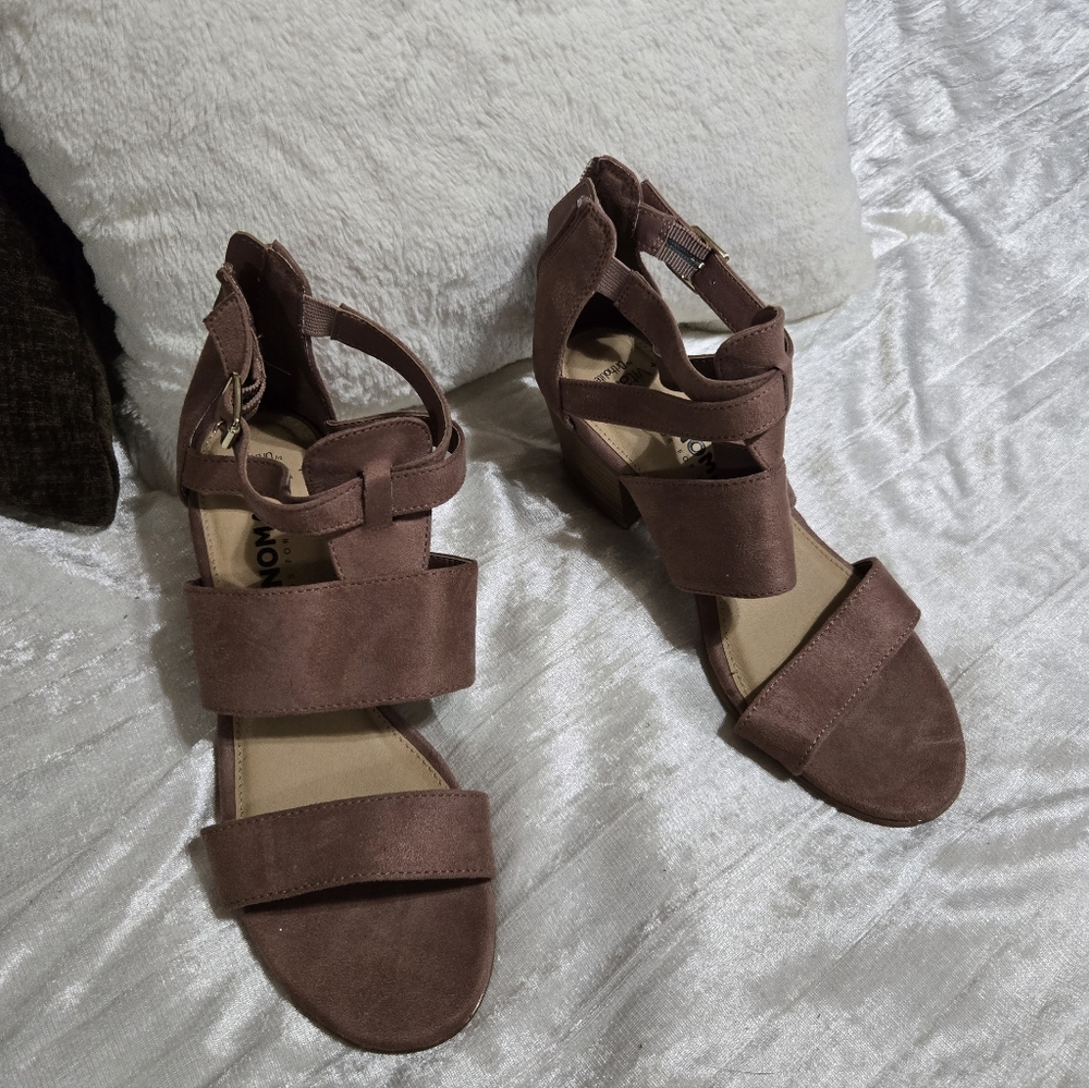 Mauve Strappy Sandals By Sonoma Size 7 EUC!!